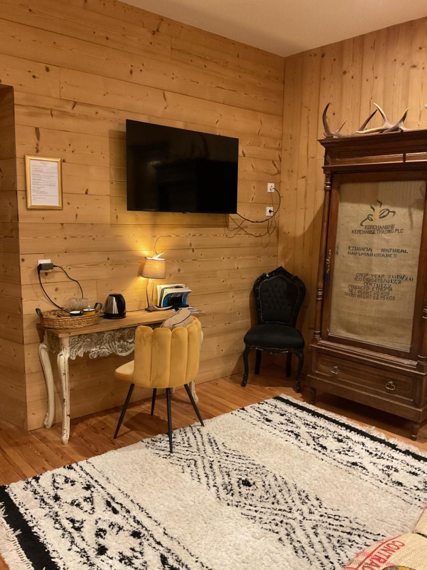 A Nouste Chambres D'Hotes Et Gite Only Adults Campan Exterior photo